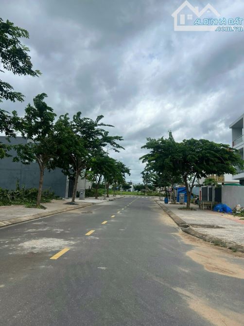 CHỦ KẸT TIỀN CẮT LỖ 300TR LÔ ĐẤT 126M2 GIÁ 1TỶ8 SÁT QL51, GẦN KCN, CHỢ LONG THÀNH. CÓ SHR