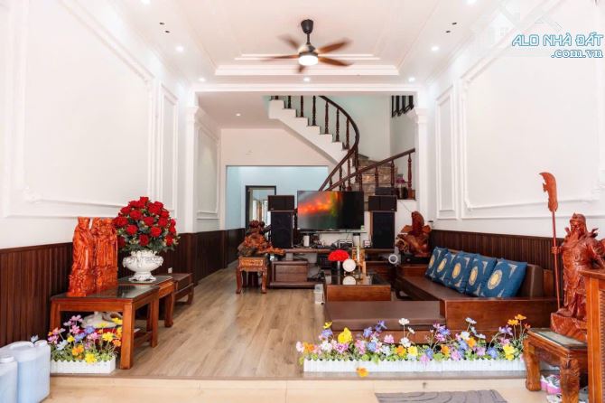 Bán nhà mặt phố khu Đông Nam Cường, TP Hải Dương, 81m2, 3 tầng, 4 ngủ, mt 4.5m, hè 5m