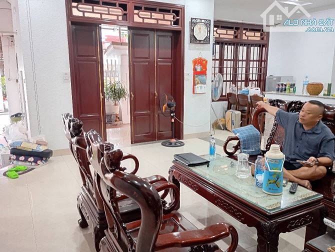 12.x tỷ/ 127 m2 / 12 M tiền/ Trục Chính Mặt Phố Tô Hiệu.Văn giang