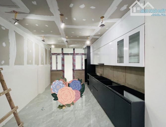 NHÀ gần NGUYỄN CHÍ THANH 40m2*5T THANG MÁY, LÔ GÓC NGÕ THÔNG, 20m RA ÔTÔ TRÁNH, 9.x tỷ
