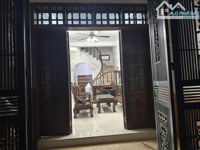 Cho thuê nhà số 20/1 phố Phúc Tân, phường Phúc Tân, quận Hoàn Kiếm, HN. DT 47m x 4 tầng,
