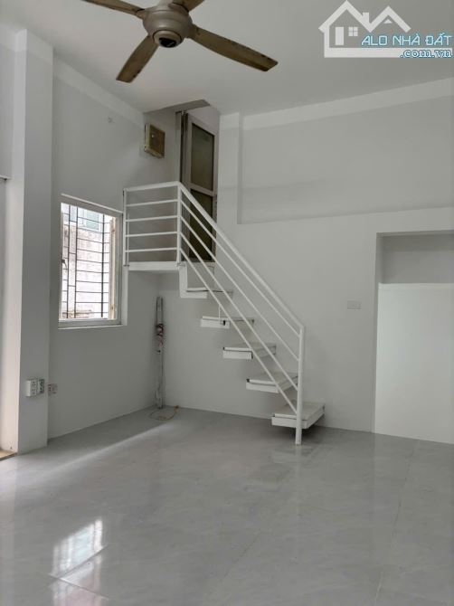Cho thuê nhà ngõ 198 Bà Triệu, phường Lê Đại Hành, HBT. DT 25m x 3 tầng, giá 11tr8