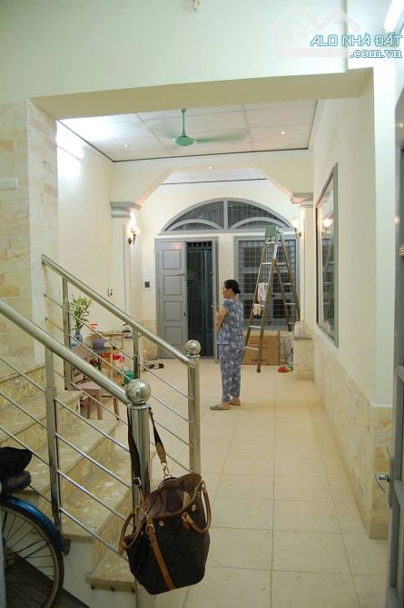 Cho thuê nhà 3 tầng Khu tập thể 28 B phố Điện Biên Phủ,Điện Biên, Ba Đình DT 60m2 x3 tầng