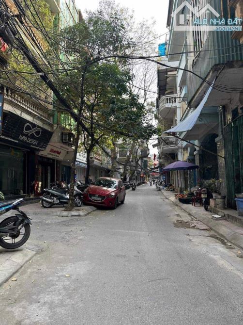 BÁN GẤP NHÀ GIẢNG VÕ, LA THÀNH TT BA ĐÌNH Ô TÔ ĐỖ CỔNG 40M X 3 TẦNG 8,6 TỶ