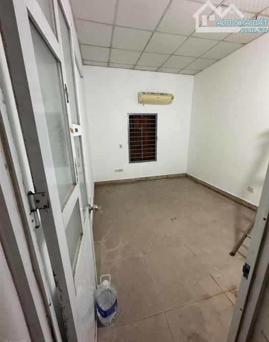 Cho thuê nhà ngõ ô tô 192 Phố Lê Trọng Tấn, 70m2 x 2 tầng, 3 ngủ, 8 Triệu KD, VP, ở