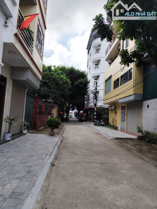Bán đất phân lô tái định cư thạch bàn 70m² , mt 5,3m vỉa hè ôtô tránh giá chào 13,5 tỷ TL