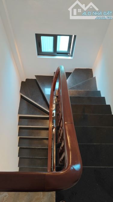 NHÀ ĐẸP BẮC TỪ LIÊM – 35M² – 5 TẦNG – GIÁ 5 TỶ Vị trí sát Quốc lộ 70, ô tô đỗ cổng