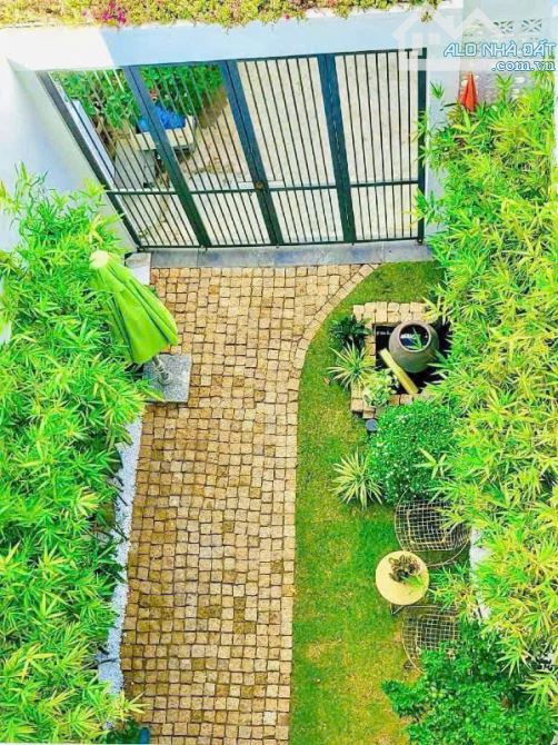 Cần Bán nhà hẻm 10m đường Hùng Vương,Lộc Thọ,Nha Trang gần Biển.Giá 19,9tỷ - 99m2- 3 tầng - 10