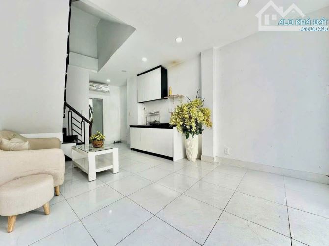 HẺM XE TẢI ĐẬU CỬA - 3 PHÒNG NGỦ - TẶNG TOÀN BỘ NỘI THẤT - 4 TẦNG - AN NINH - CHỈ NHỈNH 6T - 10