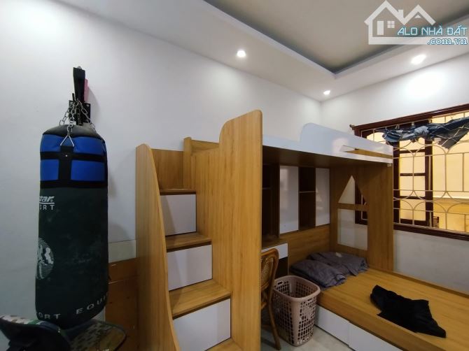 Bán nhà Võ Chí Công Cầu Giấy ngõ nông nhà đẹp trung tâm 3 quận dt 53m 5t mt 8,6m - 11