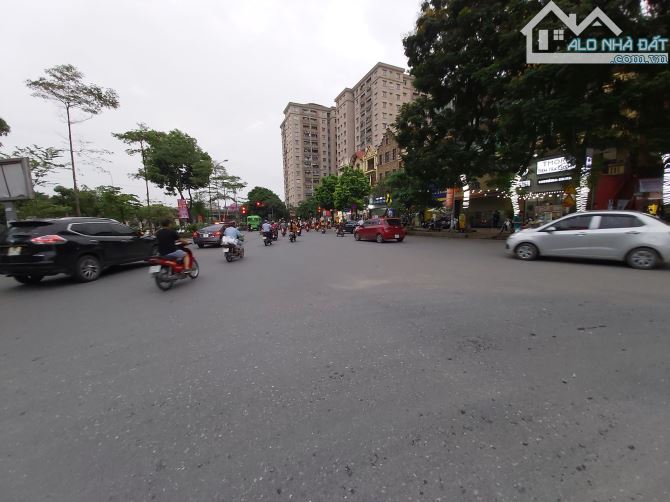 Bán nhà mặt phố Nguyễn Hữu Thọ - Vỉa hè rộng - kinh doanh sầm uất - 200m2 - MT 8m - 150 tỷ - 1
