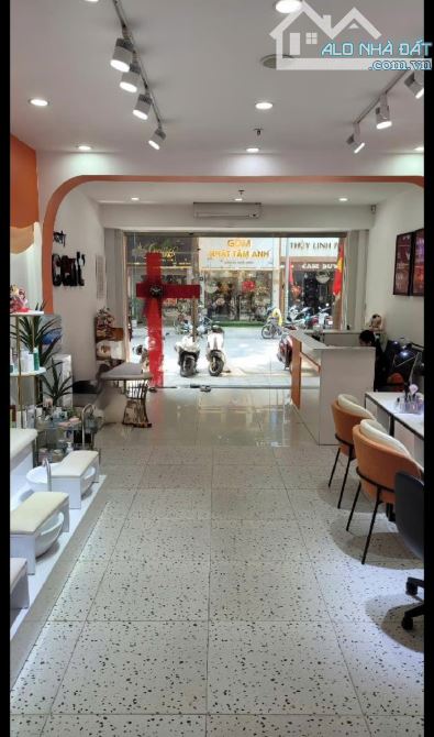 Lô góc phân lô Cầu Giấy - Nguyễn Văn Huyên, 70m2, MT8m, Kinh doanh bất chấp - 1