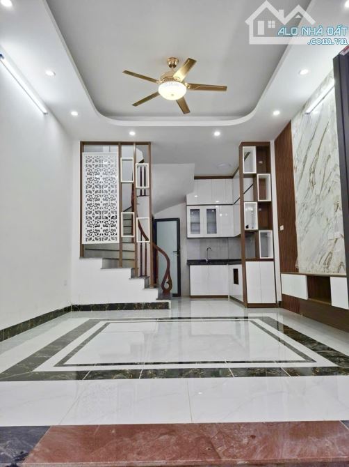 NHÀ PHỐ VIỆT HƯNG  HÀNG XÓM VINHOMES HARMONY  DT33M 5T GIÁ 5,9 TỶ NGÕ NÔNG RỘNG GẦN PHỐ I - 1