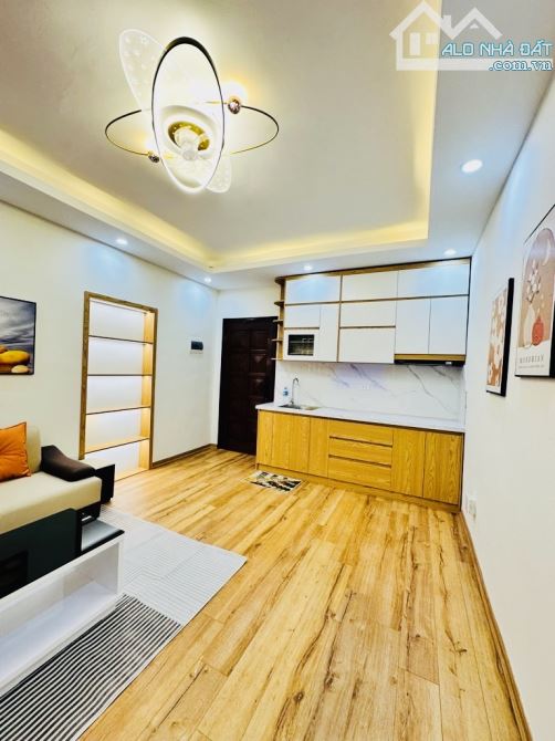 BÁN NHÀ TẬP THỂ TẦNG 2 PHỐ NGUYỄN CÔNG TRỨ - 90M- 3 PN-Ô TÔ ĐỖ CỬA- TÀI CHÍNH  4 TỶ - 1