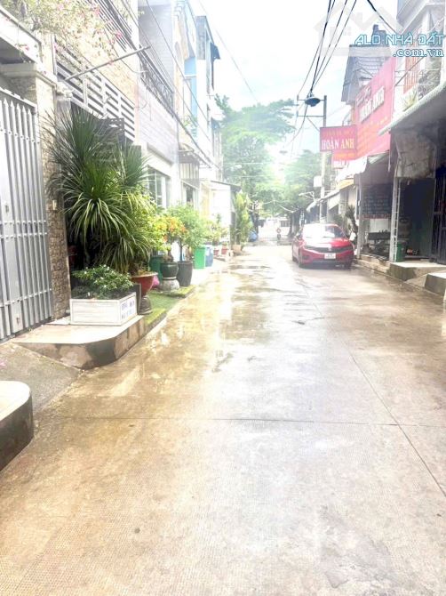 Bán nhà c4  gần chợ dĩ an 1  dt 107m giá đầu tư - 1