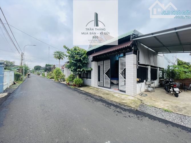 Bán Đất Tặng Căn Nhà Mới Xây - KDC - Nhà Đẹp - 1
