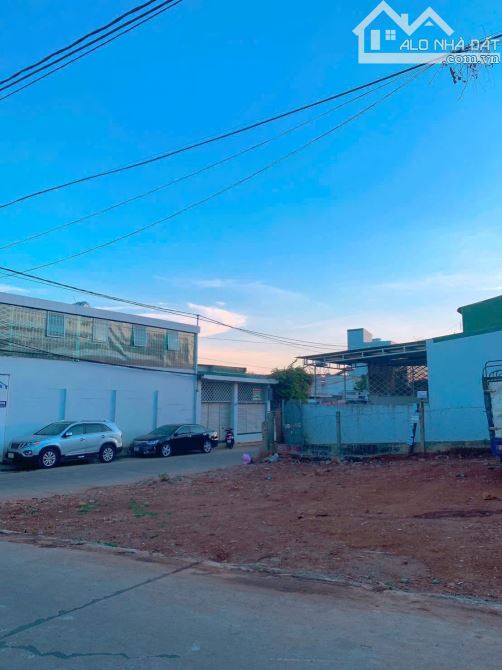 Bán lô đất góc hai mặt tiền đường Nơ Trang Gưh P Tân Tiến BMT - 1