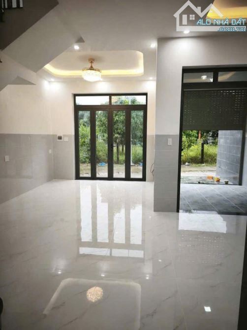 2 tỷ 450 triệu- 1 trệch 1 lầu  mới xây – Trung tâm gần chợ Long Điền-4 phòng ngủ - 1