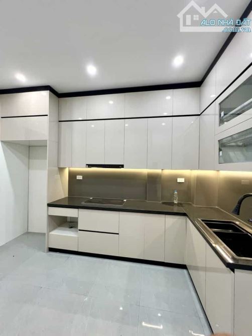 Bán Nhà Hoàng Mai 43m2 dân xây 4 tầng,4 phòng ngủ ở luôn.Giá 5.7 tỷ! - 1