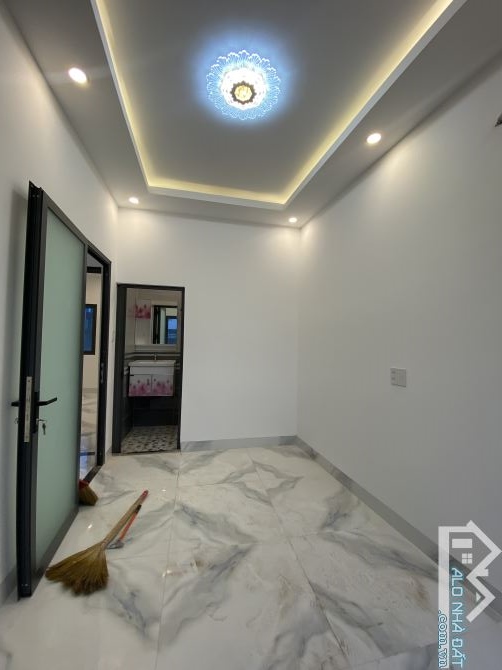 Nhà nở hậu tài lộc, dt 4,9x8,5m 4tầng 4pn sân thượng giá 5.95tỷ tl. - 1