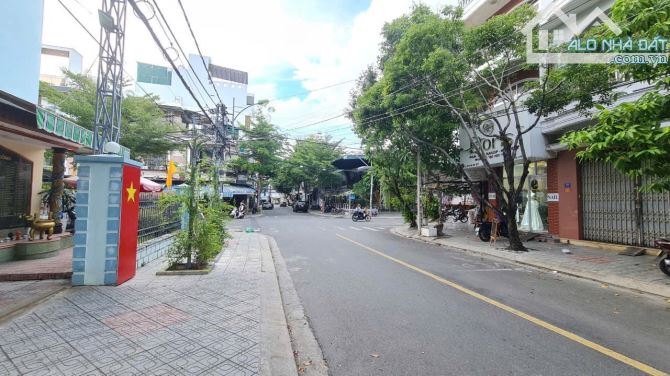 Bán Nhanh Nhà đẹp 3 tầng mặt tiền  đường Mê Linh -- Tp Nha Trang - 1