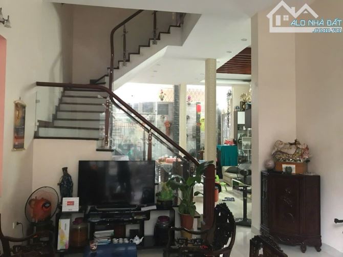 CHO THUÊ NGUYÊN CĂN NHÀ PHỐ NGUYỄN SƠN- DT 100M 4 T GIÁ 15 TRIỆU Ô TÔ TRÁNH 4PN GẦN PHỐ - 1