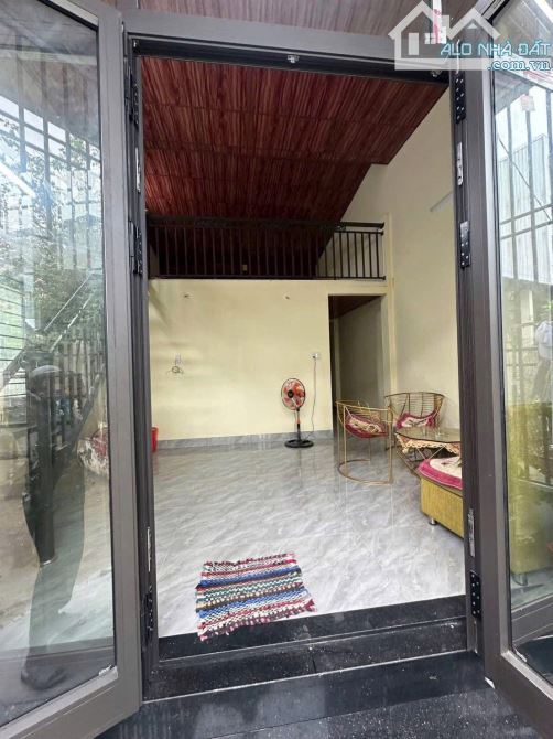 Nhà nguyên căn đầy đủ nội thất cách trường đại học sư phạm 2km - 1