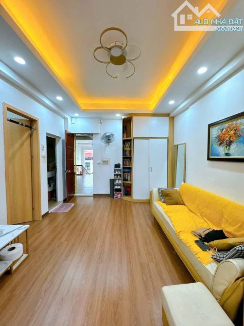 Tập thể Vĩnh Phúc, 60m, 2ngủ, Nhà mới đẹp full nội thất, Sổ chính chủ, Tiện ích bạt ngàn - 1