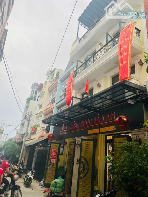 Nhà mã lò giá quá rẻ cô gì chú bác anh chị ơi - 1