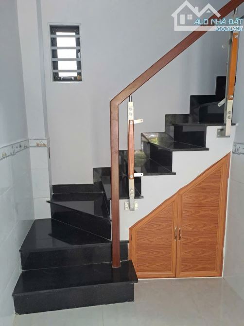 Nhà vi bằng 3x10m - 1 lầu 2 phòng ngủ mặt tiền kinh doanh Hóc môn  chỉ  1.95 tỷ
