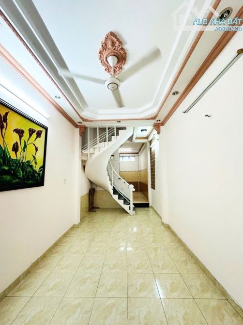 SÁT MẶT TIỀN 3 CĂN Nguyễn Hồng Đào , Tân Bình , khu vip Bàu Cát  vị trí Cực đẹp Hẻm xe Hơi - 1