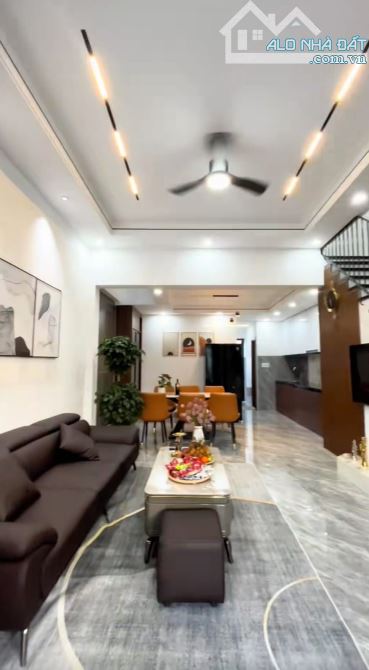 NHÀ ĐẸP 103M² – 2 TỶ 340 – GẦN CHỢ BÌNH CHÁNH – CHỦ CẦN TIỀN XOAY CÔNG VIỆC – SHR - 1