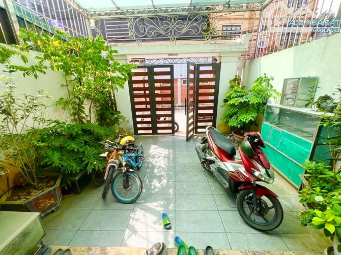 TRUNG TÂM CỰ KHỐI  VỈA HÈ Ô TÔ TRÁNH  GARA  GẦN CÔNG VIÊN HỒ  DT95M 5T GIÁ 16TỶ KINH DOANH - 1