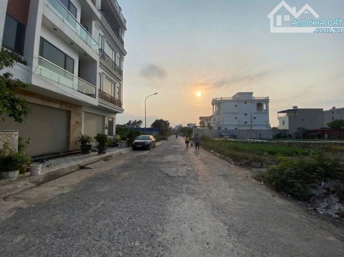 GIÁ RẺ NHẤT THỊ TRƯỜNG !! BÁN GẤP LÔ TĐC ĐỒNG DỨA ĐƯỜNG 9M - 1