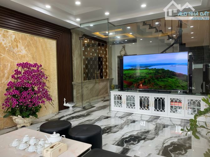 Bán nhà 4 tầng liền kề hướng Đông Nam khu Hoàng Huy Mall, dt 77m2,mt 5m - 1