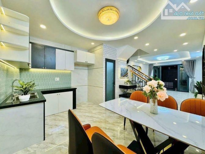 Bán Nhà Lạc Long Quân 40m, 5 Tầng , Ngõ Rộng 3m5, Sát Phố , 3 Thoáng ,Ô Tô Đỗ , Gần Hồ Tây - 1