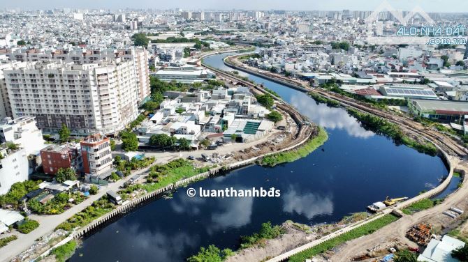 MẶT TIỀN KÊNH THAM LƯƠNG...NGANG 32M... 900M ĐẤT..RẤT NGỘP - 1