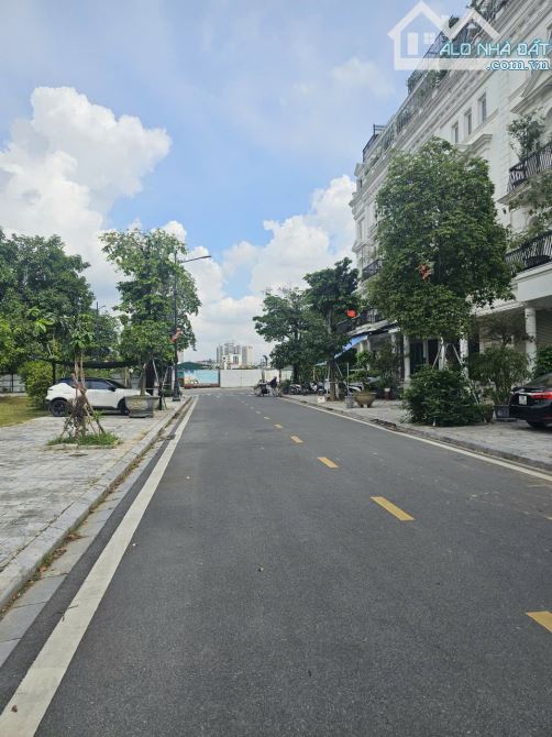 Bán nhà phân lô Louis Đại Mỗ 108m² mặt tiền 5m 5T gara ô tô trong nhà thang máy êm. - 1