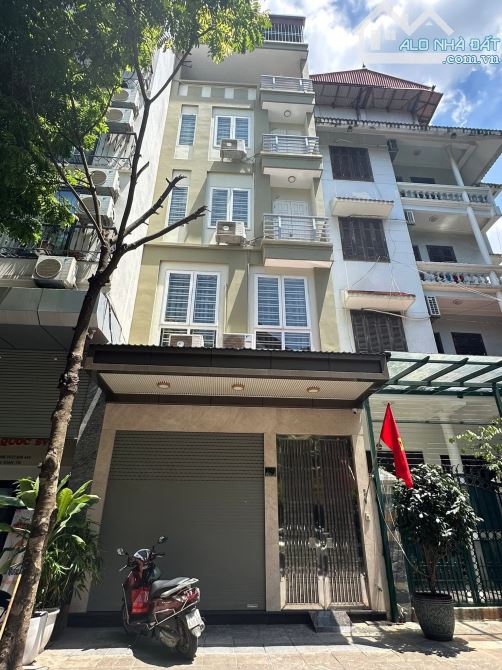 Ôtô tránh Phạm Tuấn Tài (Hoàng Quốc Việt) 58m/5Tầng/MT 5m 32 Tỷ, Ngõ To Hơn Phố - 1
