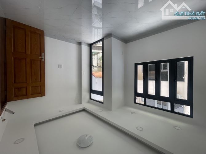 CỰC HIẾM ! NHÀ MỚI 2 TẦNG HXH TRÁNH THÔNG GIÁP Q4. NHỈNH 6 TỶ - 1