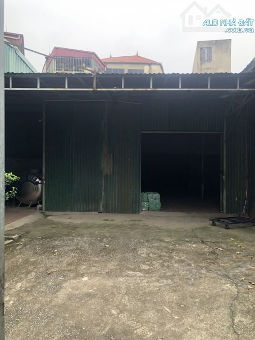 Cho thuê kho xưởng khu đô thị Văn Khê. DT 250m2, MT 10m, điện 3 fa, xe công đỗ cửa giá - 1