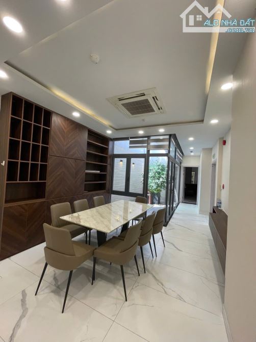 Khách sạn Mini HXH Khúc Đẹp Lý Tự Trọng, SG, Q1, 4,5x19m HĐT: 100 triệu/tháng giá 42 tỷ - 1