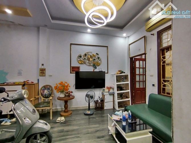 Bán nhà Võ Chí Công Cầu Giấy ngõ nông nhà đẹp trung tâm 3 quận dt 53m 5t mt 8,6m - 1