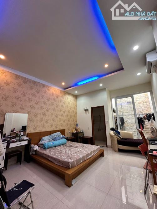 HẠ GIÁ 500 TRIỆU BÁN NHANH 3 CĂN LIỀN KỀ NHÀ MÊ HẺM LỚN NGUYỄN TẤT THÀNH - 1