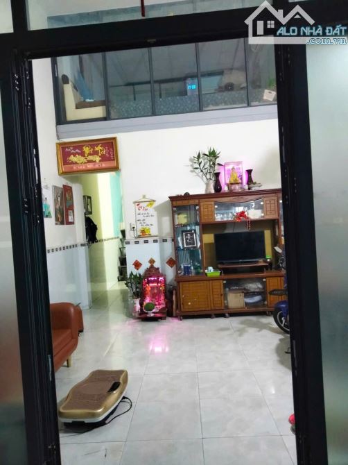 Nhà xinh sổ hồng riêng 4,5mx11m đúc lửng gần chợ thới tứ hóc môn - 1