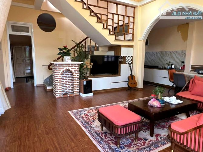 12 TỶ  NHÀ CÓ SÂN VƯỜN NGANG 18m DT 232m2  CÁCH CHỢ ĐÀ LẠT 6km - 1