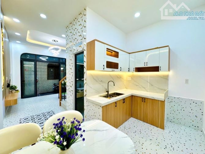 NHÀ XINH VUÔNG VỨC HẺM 3M SÁT MT HUỲNH VĂN BÁNH - PN - 3 TẦNG - 2PN - 27M2 - NHỈNH 5 TỶ - 1