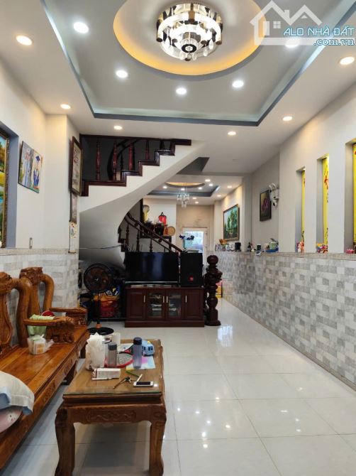 1 CĂN DUY NHẤT NHÀ 3 TẦNG HẺM XE HƠI GIÁP QL 13-GIÁ TỐT 5,8 TỈ - 1