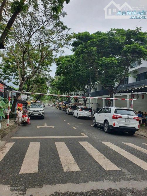 Bán đất cắt lỗ mặt tiền ở Q9, giá ưu đãi 2TY 2 95m2, sổ sẵn công chứng ngay,hỗ trợ bank - 1