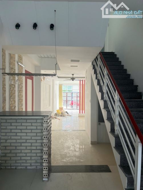 Bán nhà 3 tầng mặt tiền đường Mê linh - Gần đường Nguyễn Thị Minh Khai - 1